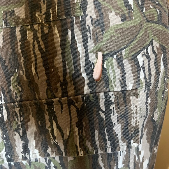 Unisex Vintage/Retro Camo Shacket *does have a small hole that’s pictured* - Picture 2 of 3